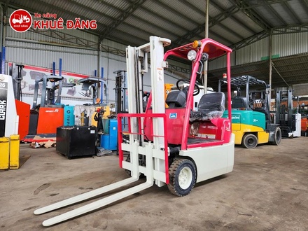 Xe nâng điện mini ngồi lái 700kg nâng cao 2.5m