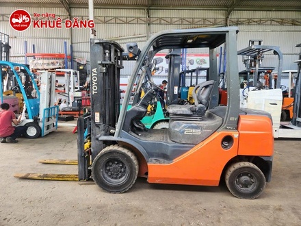 Xe Nâng 2.5 Tấn Máy Dầu Toyota 02-8FD25
