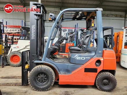 Xe Nâng Máy Dầu 2 Tấn Toyota 02-8FD20