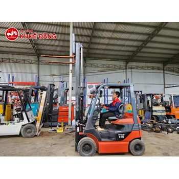 Xe nâng điện 1.5 tấn cũ Toyota nâng cao 2.8m